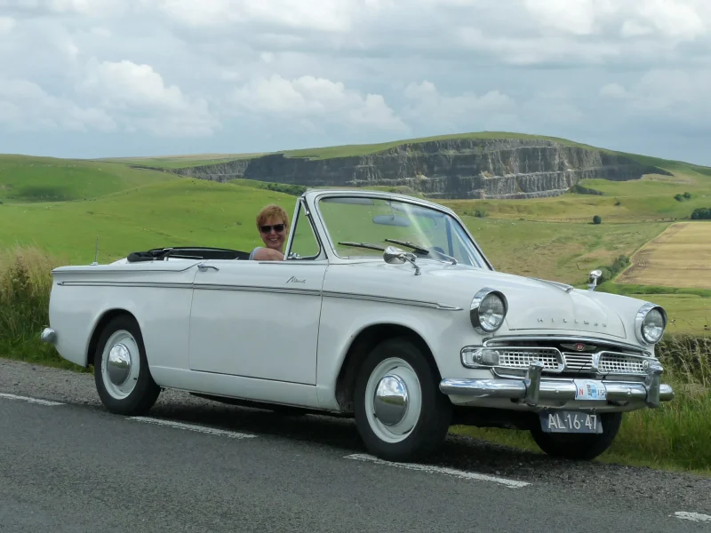 De Hillman Minx '59 in het Peak District in Engeland